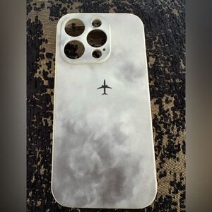 Stylish Gray Phone Case with Airplane Design - IPHONE 15 pro
